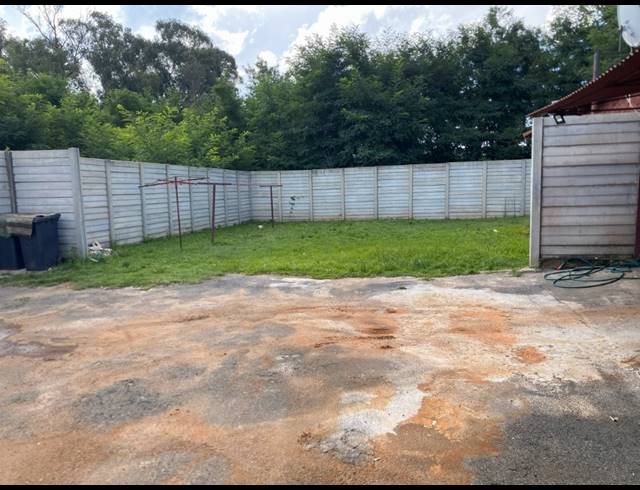 6 BEDROOM HOUSE FOR SALE IN GROOTVALY